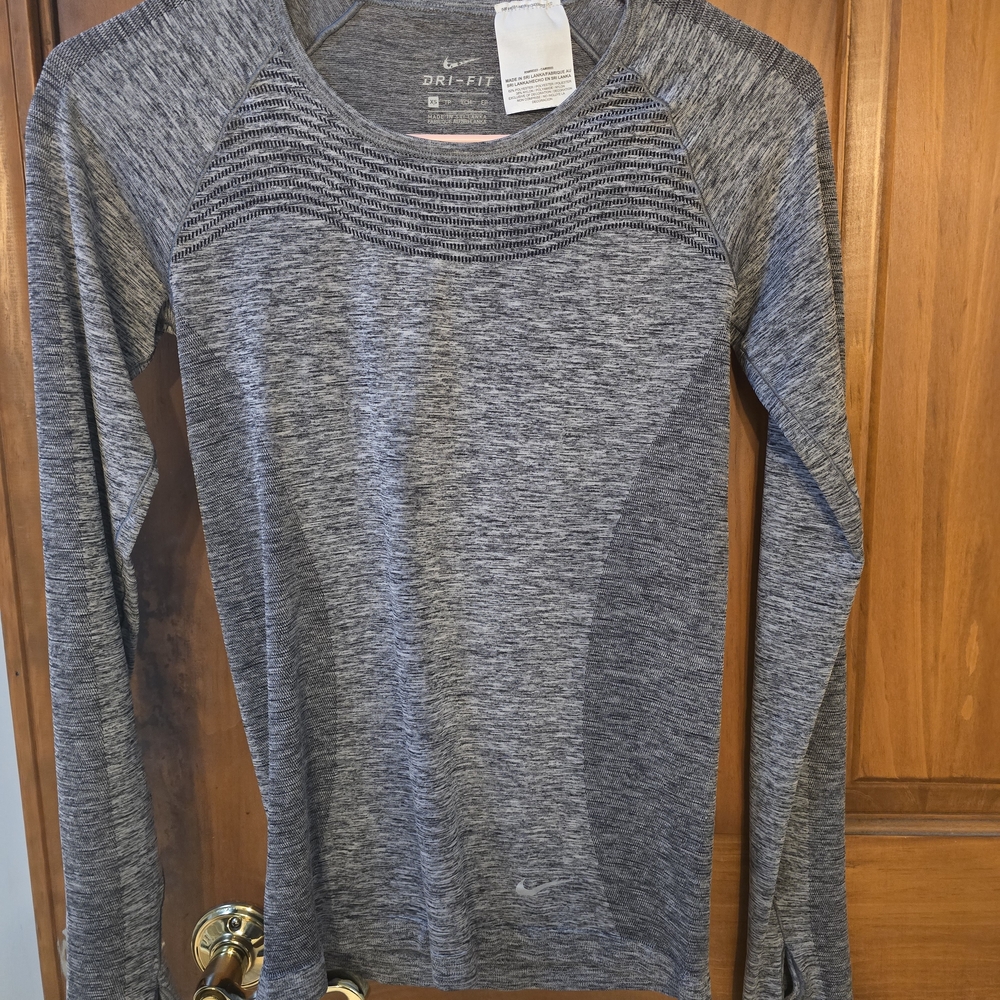 Nike Women's Heathered Gray Long Sleeve Tee